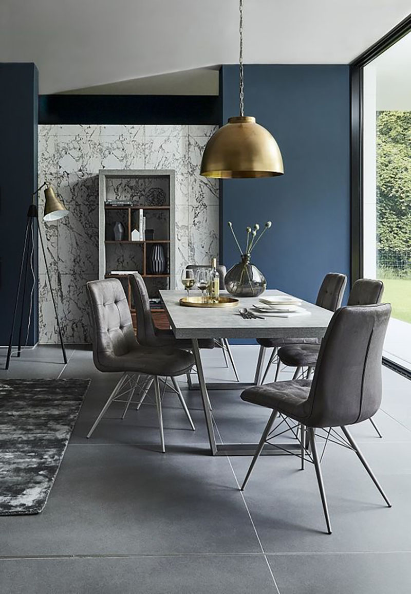 I just realized that I collected a lot of pics with blue walls in this post, it wasn't on purpose, but probably it is because grey and blue wall look good with each other. In this dining room there is also marble and of course grey dining table and chairs.